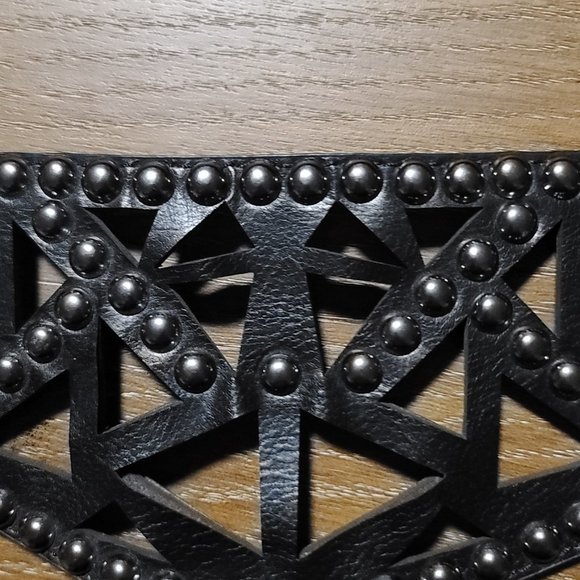 Leather studded belt - Picture 2 of 5